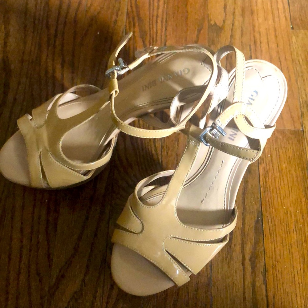 Tan Gianni Buni platform heels